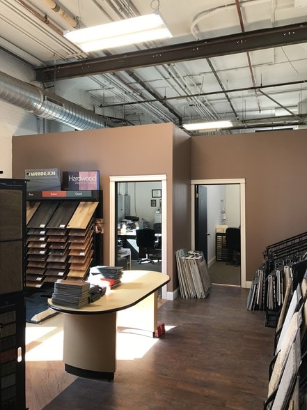 More Photos Of 4222 N Ravenswood Ave, Chicago Manufacturing For Lease