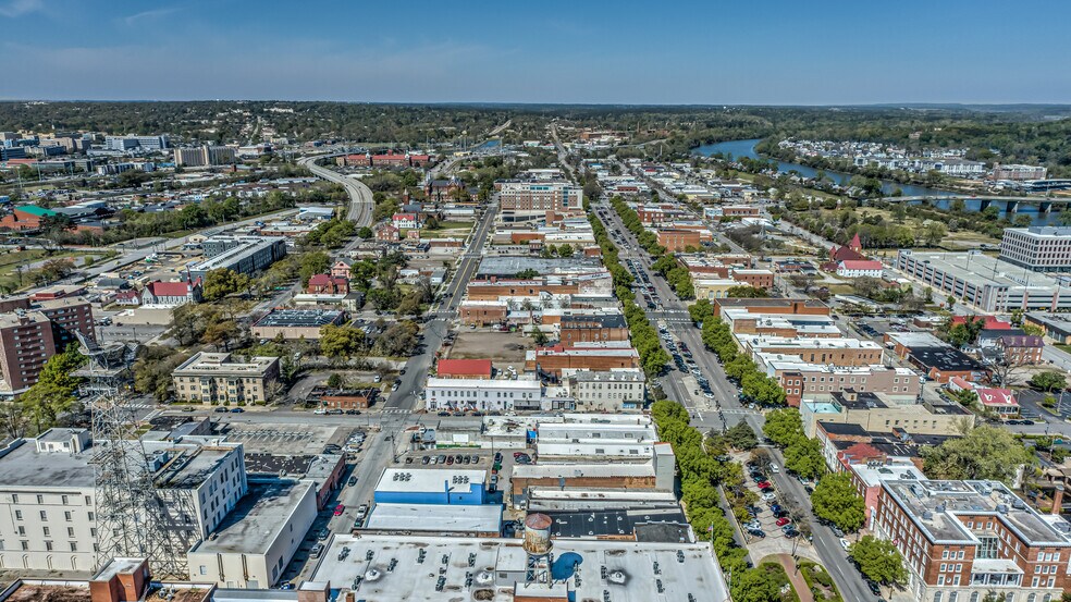 More Photos Of 215 10th St, Augusta Storefront Retail Residential For Sale