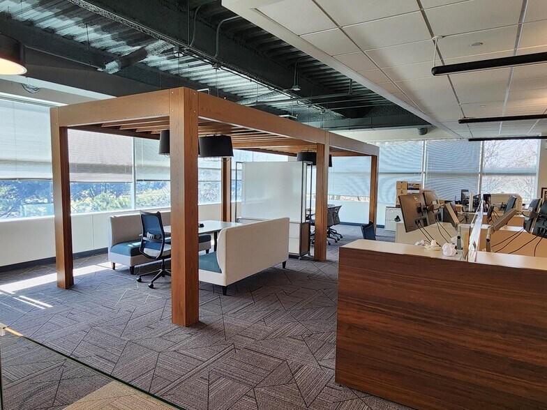 More Photos Of 750 N Commons Dr, Aurora Flex For Sale