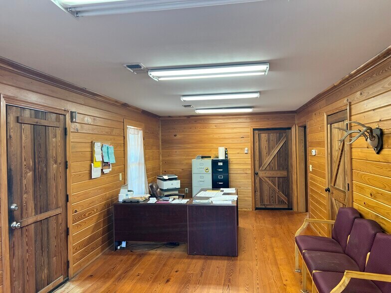More Photos Of 3118 Fort Dale Rd, Greenville Office For Sale