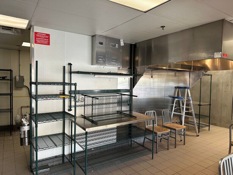 More Photos Of 5836 S Harlem Ave, Summit Freestanding For Lease