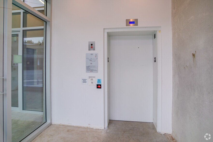 More Photos Of 3333 Bridgeway St, Vancouver Light Distribution For Lease