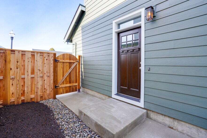 More Photos Of 2932 NW 16th St, Battle Ground Apartments For Sale