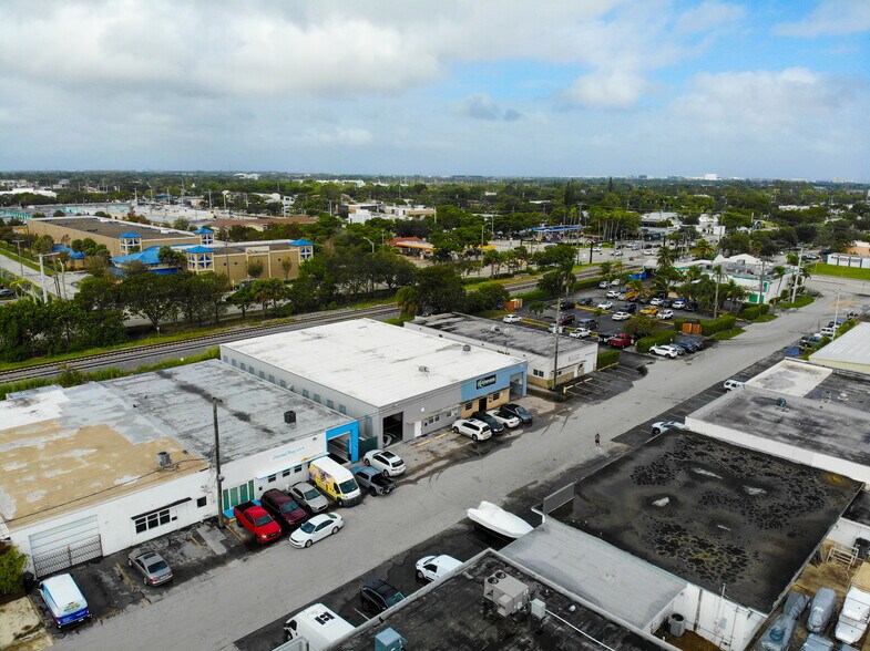 More Photos Of 3031-3035 NE 12th Ter, Oakland Park Warehouse For Lease