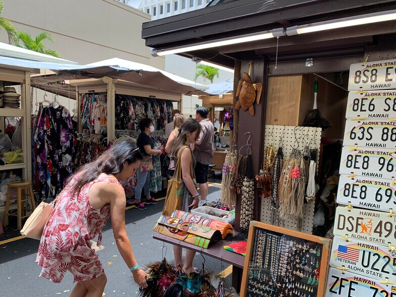 More Photos Of 5 Dukes Lane, Honolulu Storefront For Lease