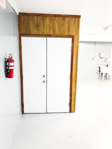 More Photos Of 4515 Smith Rd, Von Ormy Truck Terminal For Lease