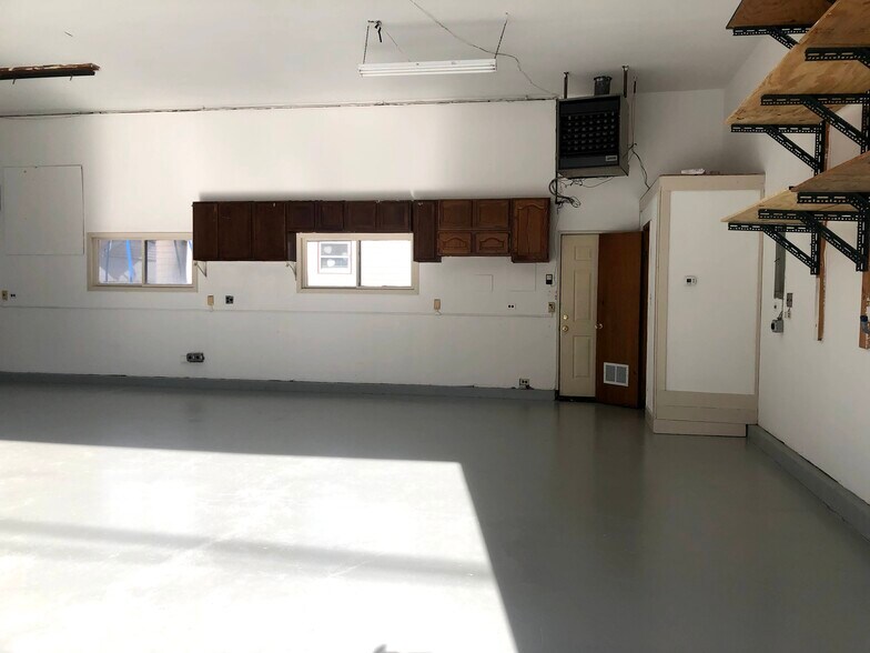 More Photos Of 225 Lake Ave, Lake Villa Warehouse For Lease