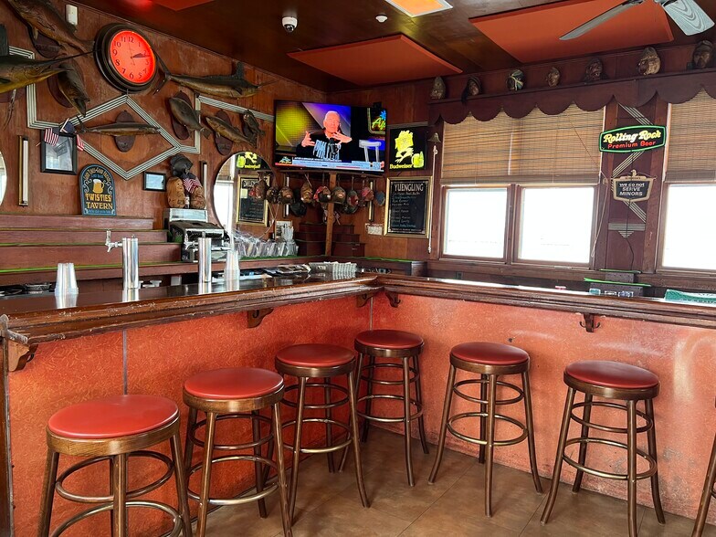 More Photos Of 236 S Bayview Dr, Strathmere Restaurant For Sale