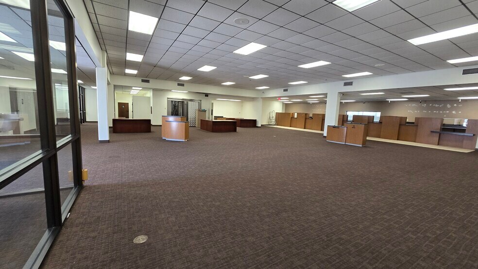 More Photos Of 8181 54th Ave N, Saint Petersburg Office For Sale
