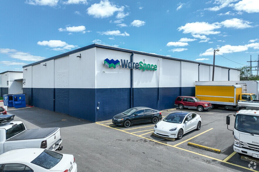 More Photos Of 3131 W Bolt St, Fort Worth Warehouse For Lease