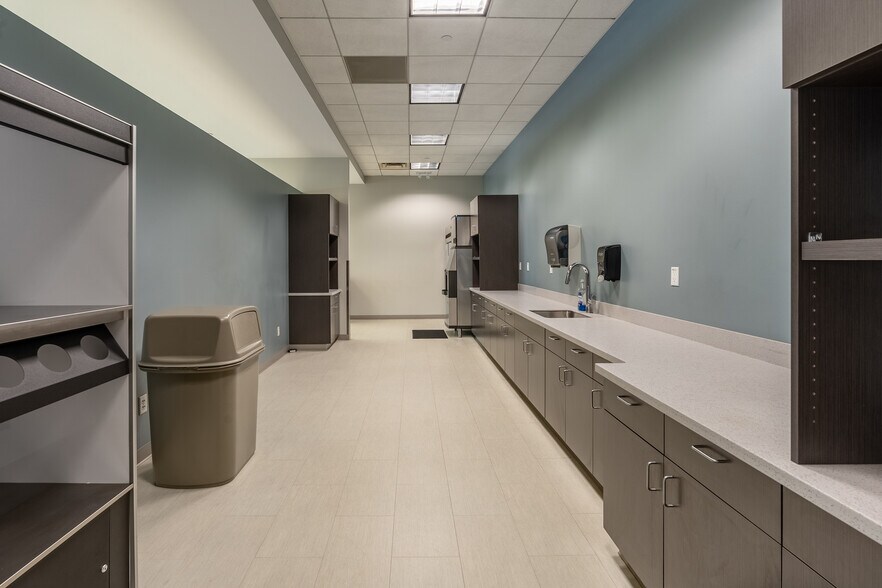 More Photos Of 5001 Meadowland Pky, Marion Office For Sale