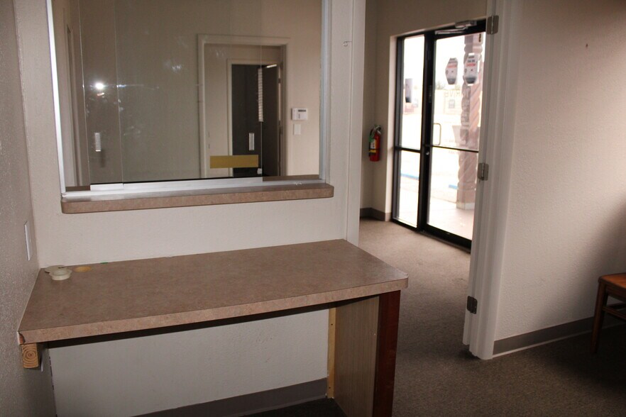 More Photos Of 1275 Anthony Dr, Anthony Medical For Lease