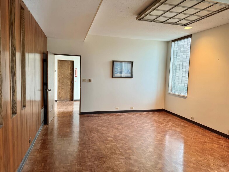 More Photos Of 1411 6th Ave, Grafton Showroom For Sale