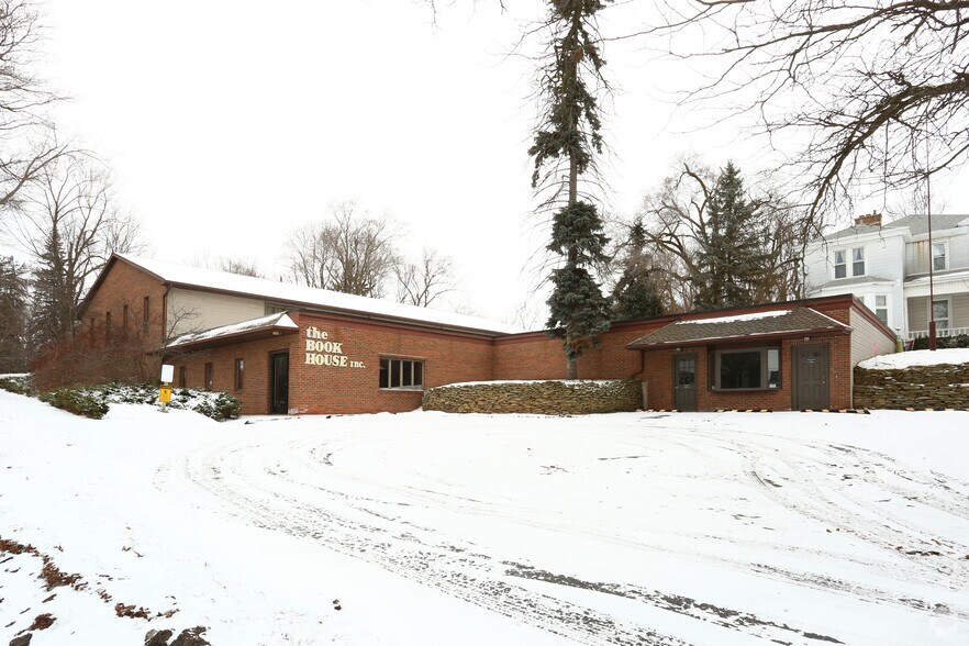 More Photos Of 216 W Chicago St, Jonesville Office For Sale
