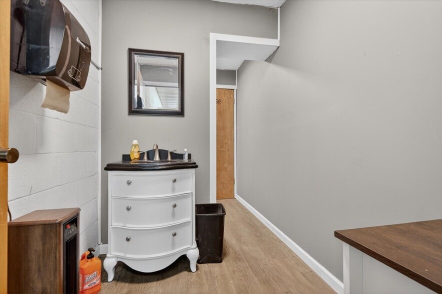 More Photos Of 218 S Comanche Ave, Bartlesville Auto Repair For Sale