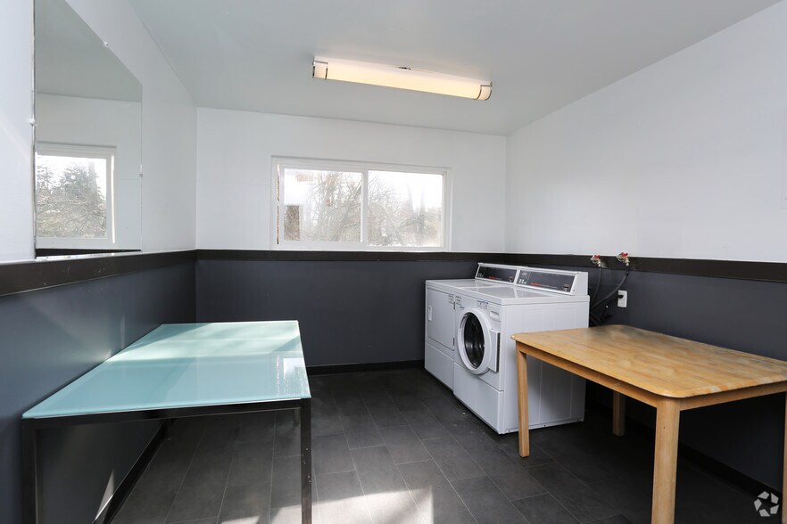 More Photos Of 12411-12415 Ambaum Blvd SW, Seattle Apartments For Sale