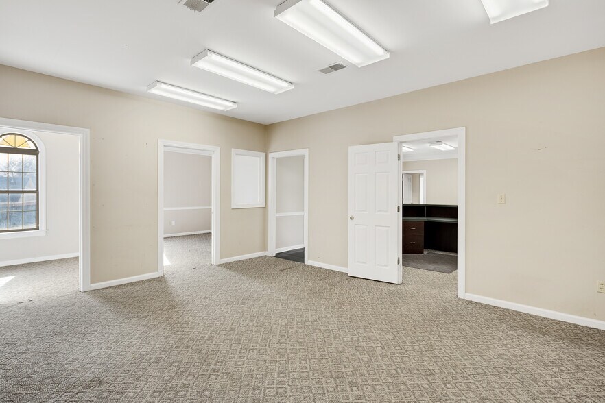 More Photos Of 6920 Oak Forest Dr, Olive Branch Loft Creative Space For Sale