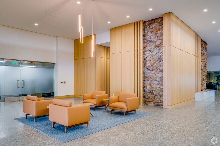 More Photos Of 3003 N Central Ave, Phoenix Office For Lease