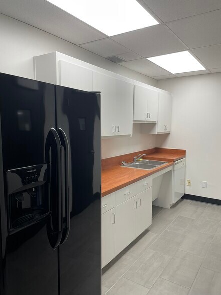 More Photos Of 223 NE Loop 820, Hurst Medical For Lease