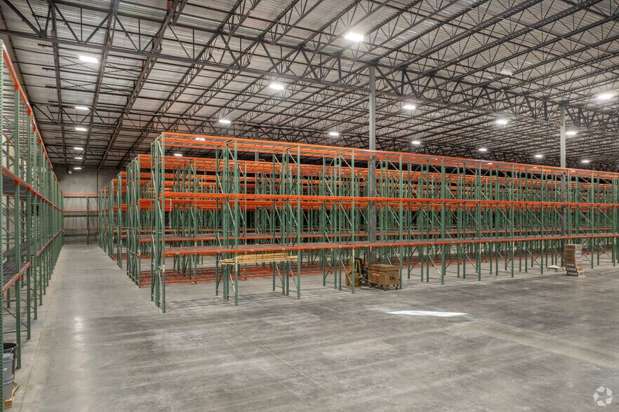 More Photos Of 1203 Thompson Park Dr, Baytown Distribution For Lease