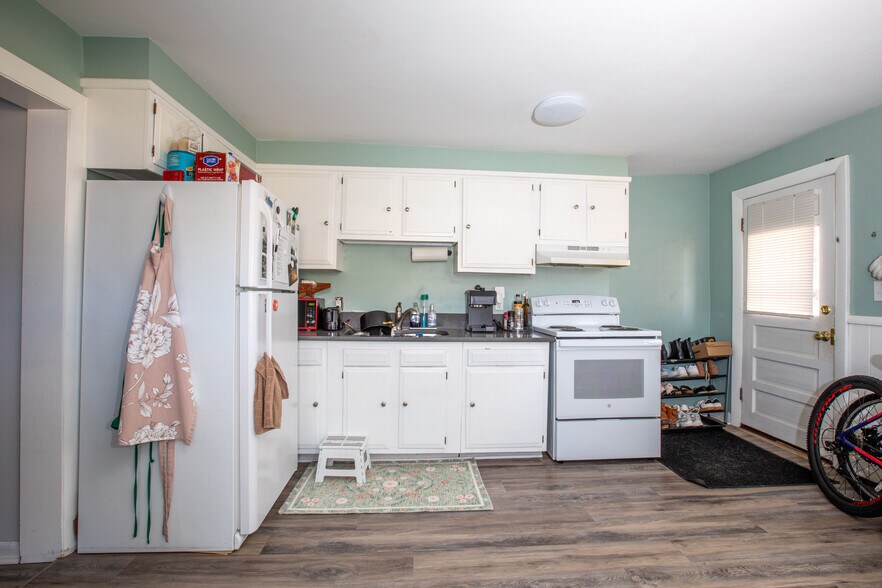 More Photos Of 17 Mechanic St, Westbrook Apartments For Sale