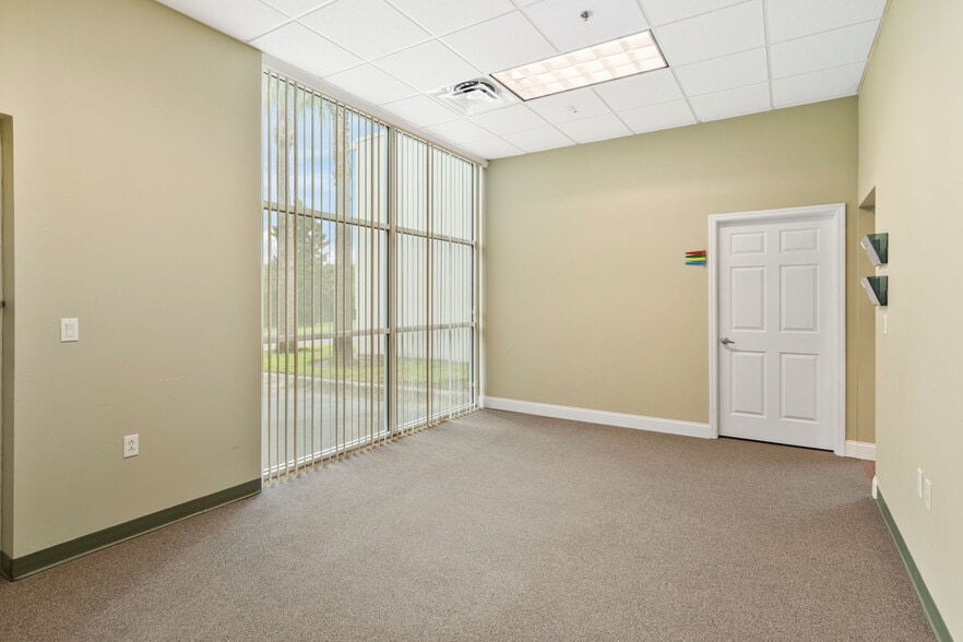More Photos Of 11602 Lake Underhill Rd, Orlando Flex For Lease