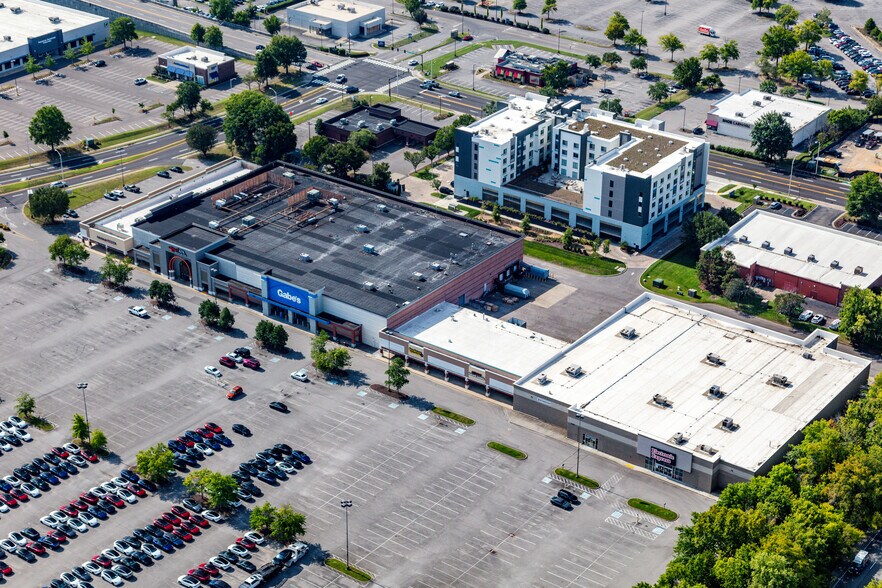 Primary Photo Of 1745 Galleria blvd, Franklin Storefront For Sale