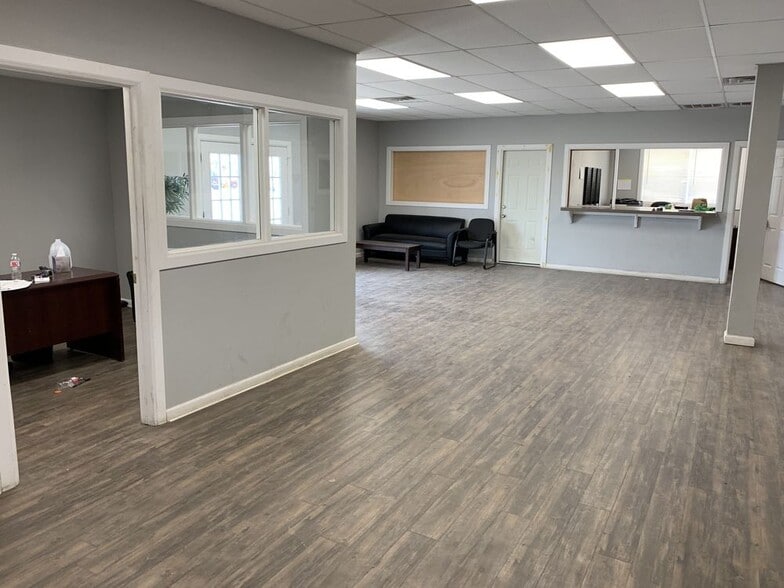 More Photos Of 311-405 19th St, Lubbock Warehouse For Sale