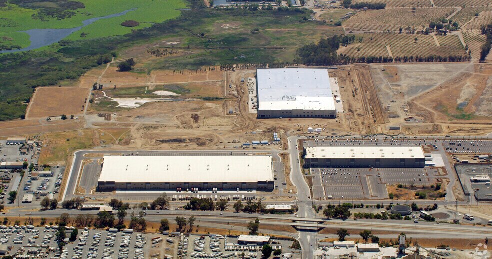More Photos Of 4100 Wilbur Ave, Oakley Distribution For Lease