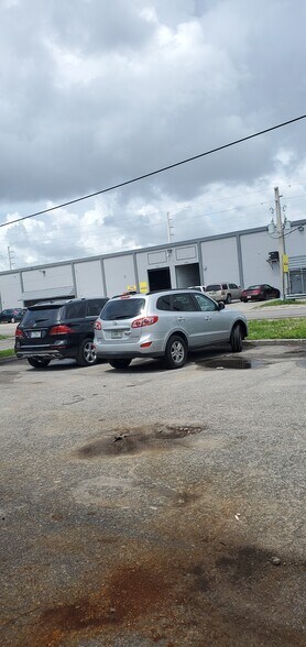 More Photos Of 4201-4237 NW 37th Ave, Miami Warehouse For Lease