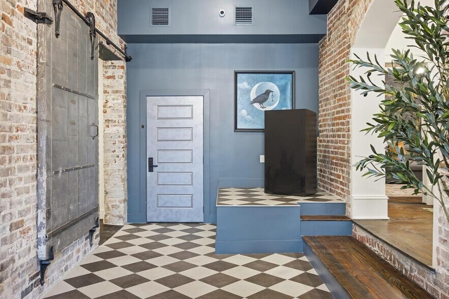 More Photos Of 525 Beaver St, Jacksonville Cemetery Mausoleum For Lease