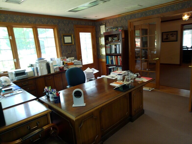 More Photos Of 10 Shoshone Dr, Carmel Office For Lease