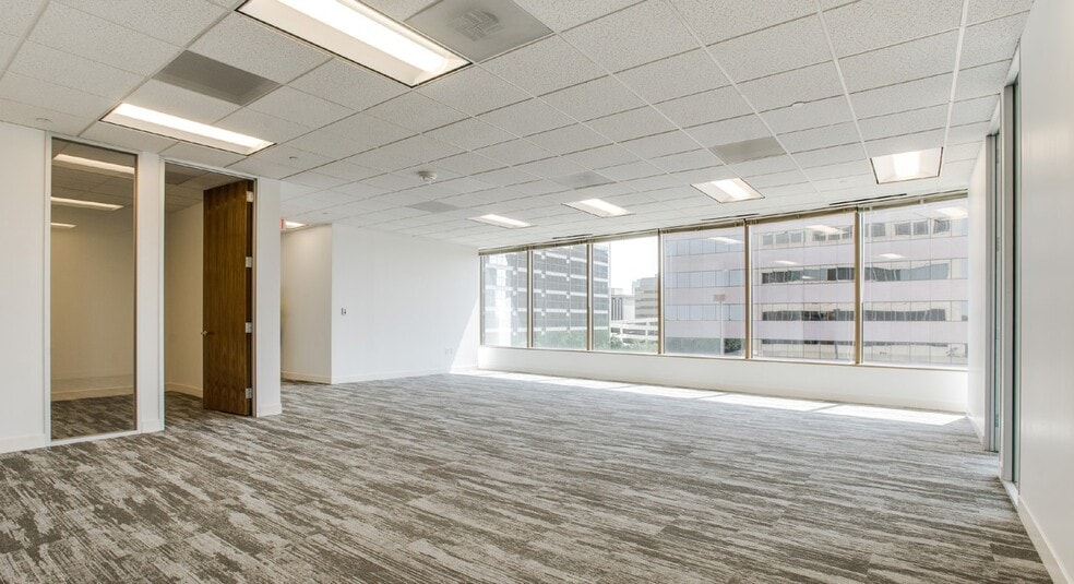 More Photos Of 5950 Sherry Ln, Dallas Office For Lease