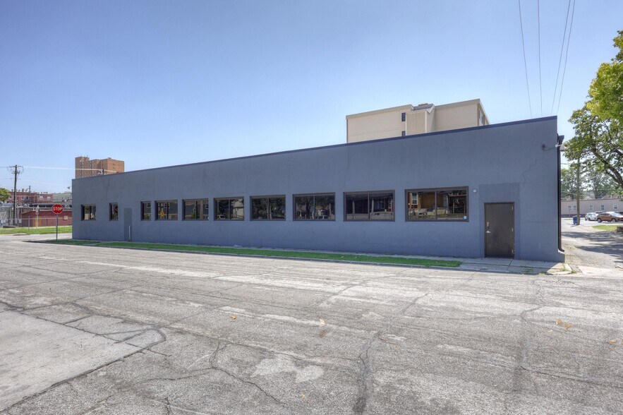More Photos Of 102 S Wall Ave, Joplin Office For Sale