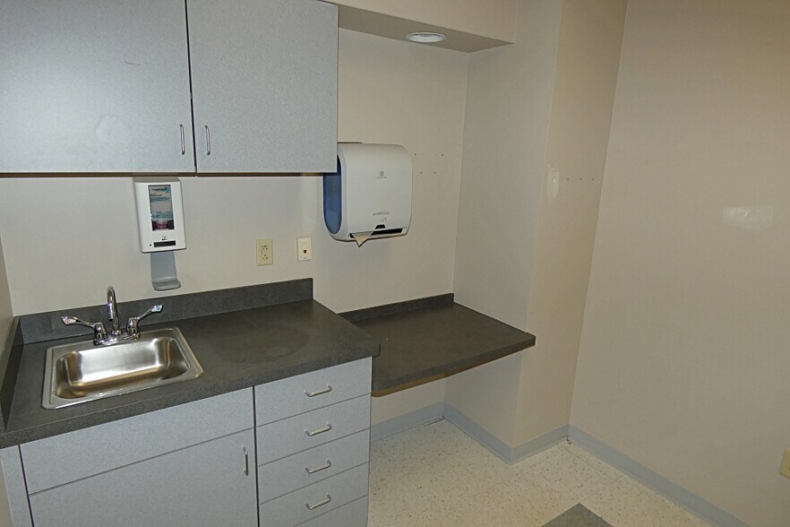 More Photos Of 1829 Maple Rd, Williamsville Medical For Lease