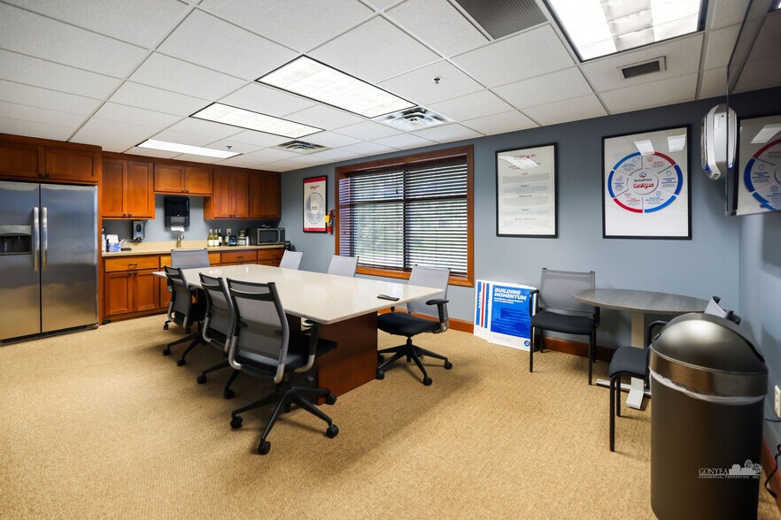 More Photos Of 2200 W Highway 13 W, Burnsville Warehouse For Lease