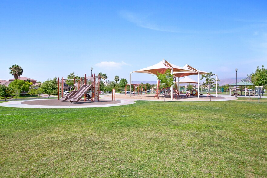 More Photos Of 9121 Prometheus Dr, Bakersfield Apartments For Sale