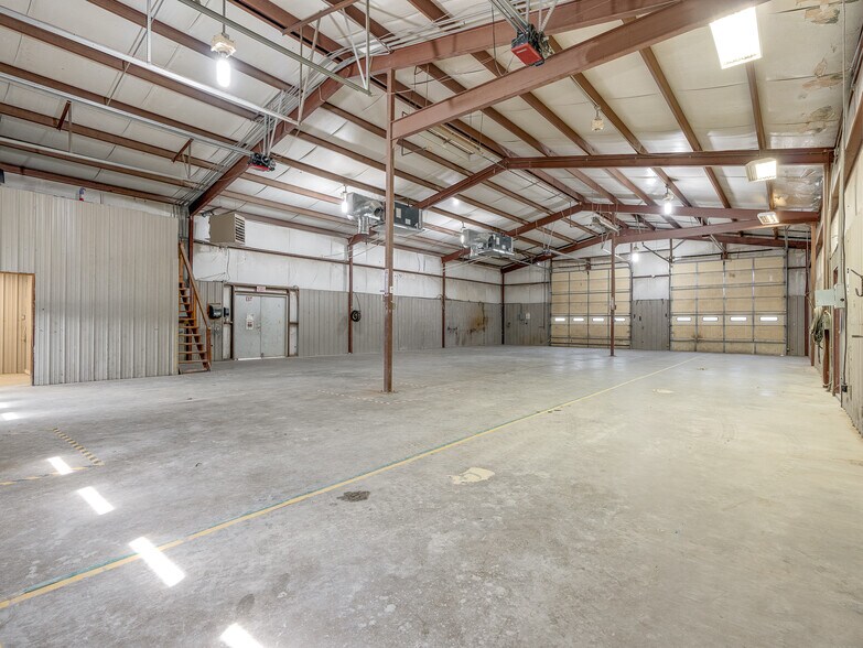 More Photos Of 122 N Hickory, Roff Flex For Sale