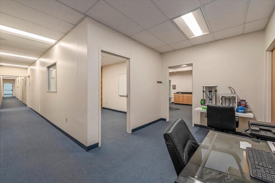 More Photos Of 1290 Reamwood Ave, Sunnyvale Research And Development For Lease