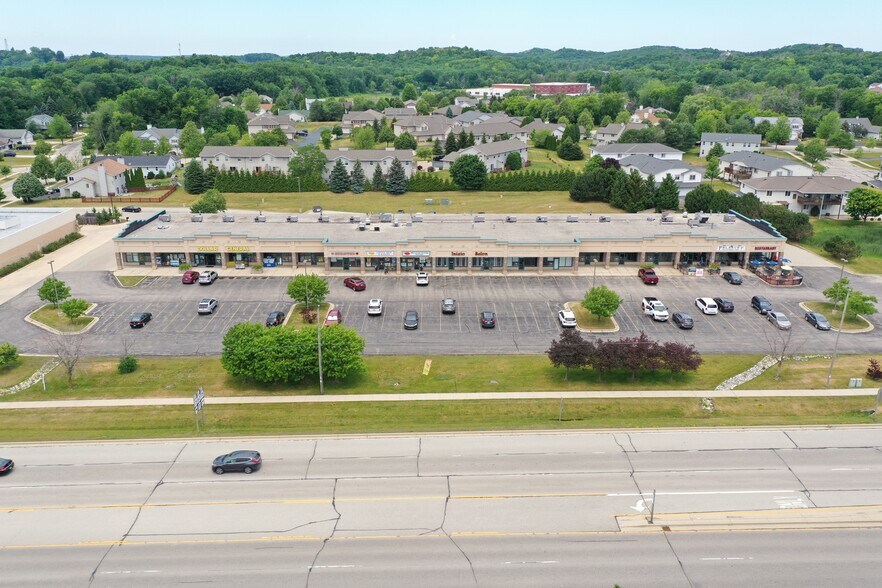 More Photos Of 1024-1060 E Commerce Blvd, Slinger Unknown For Lease