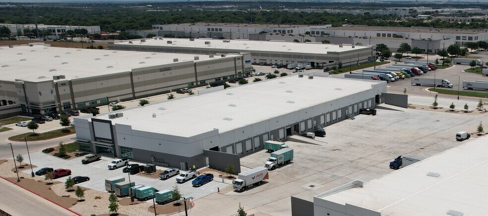 More Photos Of 5035 Eisenhauer Rd, San Antonio Unknown For Lease