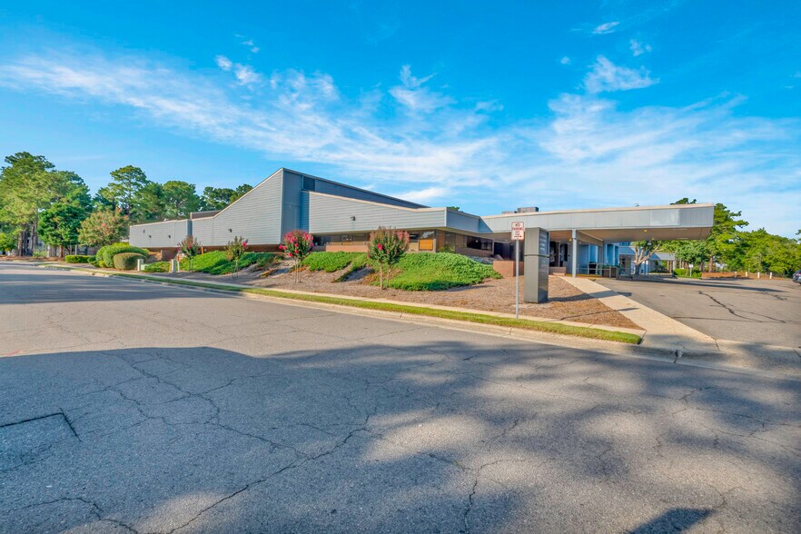 More Photos Of 1767 & 1781 Metromedical Dr, Fayetteville Medical For Sale