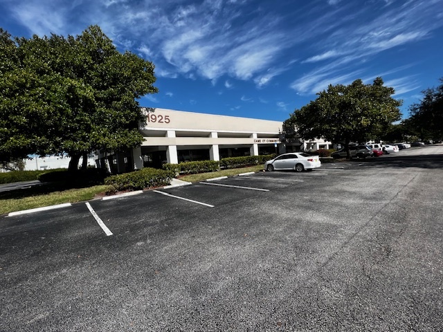 Primary Photo Of 1925 S Perimeter Rd, Fort Lauderdale Medical For Lease