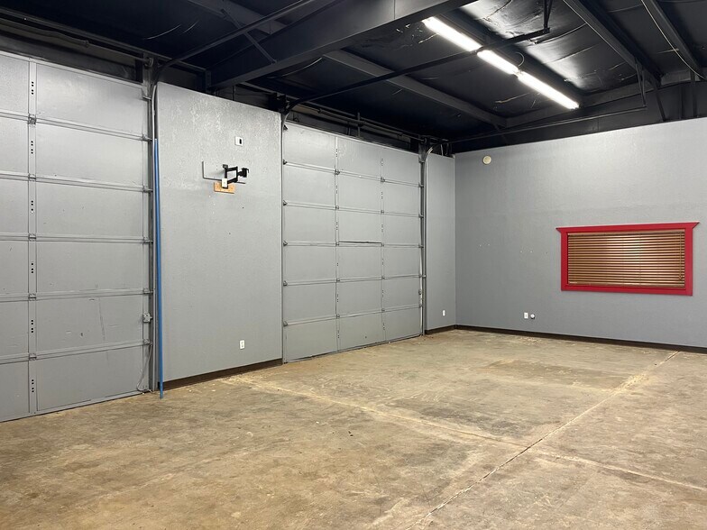 More Photos Of 11401 S Portland Ave, Oklahoma City Warehouse For Lease