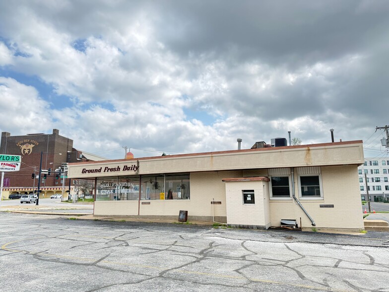 More Photos Of 139 Memorial Plz, Springfield Restaurant For Sale