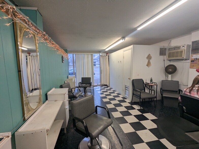 More Photos Of 210 E Battle St, Talladega Freestanding For Sale