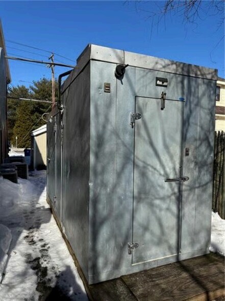 More Photos Of 1690 W Shore Rd, Warwick Restaurant For Lease