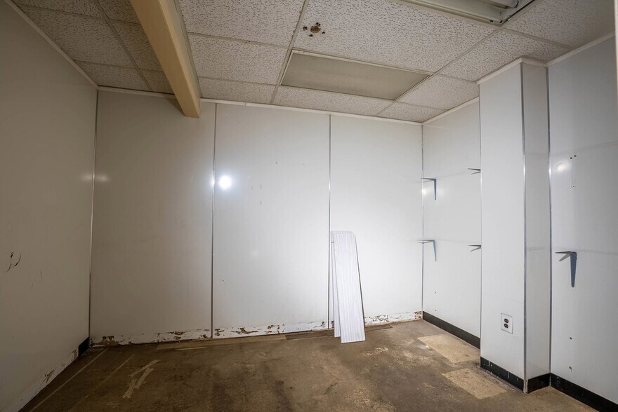 More Photos Of 14-18 N 52nd St, Philadelphia Storefront Retail Office For Sale