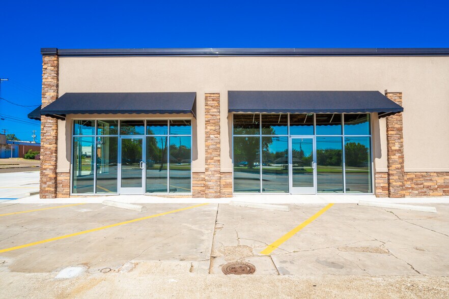 More Photos Of 307 US Highway 271 N, Gilmer Storefront Retail Office For Lease