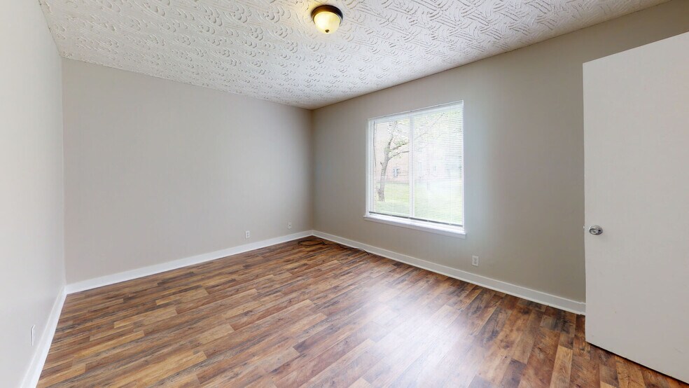 More Photos Of 1001 W 9th St, Russellville Apartments For Sale